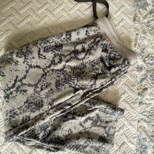 Lularoe Crystal Capri Pant Large